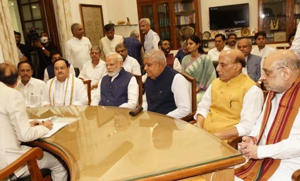 AnupriyaSPatel's tweet photo. उपराष्ट्रपति पद के NDA उम्मीदवार श्री जगदीप धनखड़ जी के नामांकन प्रक्रिया में आदरणीय प्रधानमंत्री श्री @narendramodi जी, गृहमंत्री @AmitShah जी, रक्षामंत्री @rajnathsingh जी,@nitin_gadkari जी व @JPNadda जी सहित NDA के तमाम वरिष्ठ नेताओं के साथ सम्मिलित हुई।@jdhankhar1 @PMOIndia https://t.co/nEzfuYMFtT