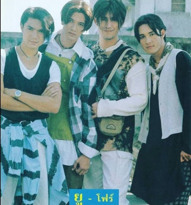 Aomphanwara2's tweet photo. RIP #ซันนี่ยูโฟร์
นะคะ เราจะจดจำบอยแบนด์ที่ครั้งนึงเราชอบวงนี้มาก
เมนพี่เคน!!! (ที่รักของคนอื่น)
แต่ตอนนั้นคือซื้อเทป ซื้อหนังสือเพลง
ละตัดแปะ ยูโฟร์ ไว้ในสมุดเฟรนด์ชิป
ผ่านมาหลายสิบปี บ่งบอกอายุ!!! https://t.co/iVUF1xgXlv