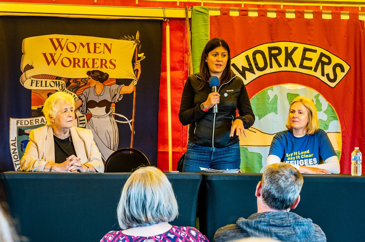 MarcLungley's tweet photo. @DrAMorelli @GMB @ASLEFunion @CWUnews @RMTunion Just to add what a friend said rounding up Nandy’s speech at #ChainMakers:-
‘Then Labour Frontbencher Lisa Nandy spoke about need to stand in solidarity with striking workers, especially in key industries.’
To me #Solidarity is standing on picket lines & giving to strike funds! https://t.co/g8QJcChckU