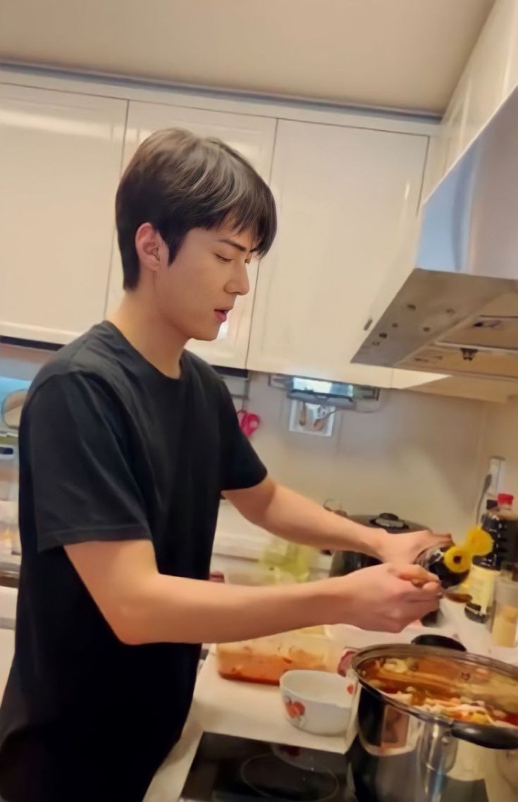 aleiontach's tweet photo. ⠀ 
 
Cooking something. Does anyone want some? 
          
⠀ https://t.co/wC8wZTDOq6