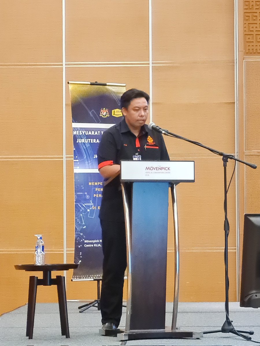 JKR_CKM's tweet photo. Pembentangan Kertas Kerja terakhir MTJM 2022 oleh En. Mohd Sallehuddin Al-Ayubi bin Ali bertajuk "Pengenalan Kepada Pusat Kejuruteraan Jentera Jabatan Bomba dan Penyelamat Malaysia"

#MTJM2022 https://t.co/ZQmnV2UQqa