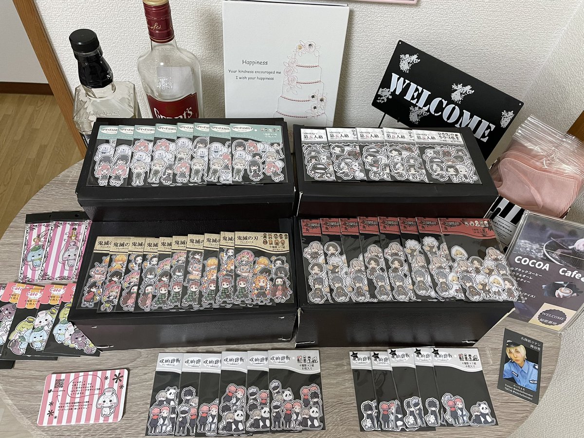 スパイ×ファミリーのキーホルダーは即完売しました
購入ありがとうございました♪
手作り作品の為
１つ１つ作品の仕上がりが違います^ - ^✨
