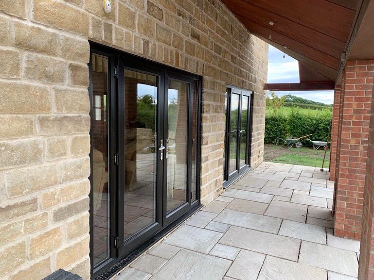 WARWICK_DEV_LTD's tweet photo. We love receiving your installation pictures💚 

Our black Eurocell frames look great in this beautiful property 👏🏻 

▪️Manufactured by us  
▪️Installed by JPB Construction

Don't forget to tag us in your projects! 🏠🛠️😁 
 #Installation #PVCWindows #Eurocell #NewWindowsAndDoors https://t.co/AuVF4IStQd