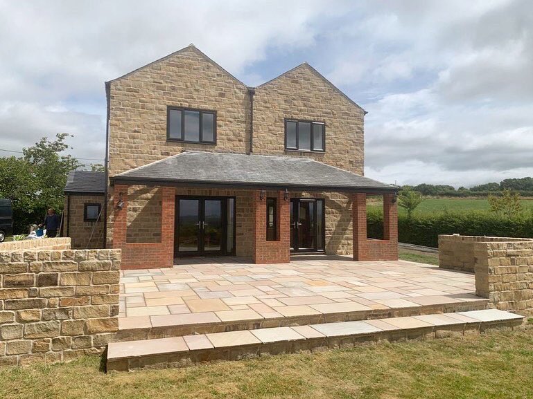 WARWICK_DEV_LTD's tweet photo. We love receiving your installation pictures💚 

Our black Eurocell frames look great in this beautiful property 👏🏻 

▪️Manufactured by us  
▪️Installed by JPB Construction

Don't forget to tag us in your projects! 🏠🛠️😁 
 #Installation #PVCWindows #Eurocell #NewWindowsAndDoors https://t.co/AuVF4IStQd