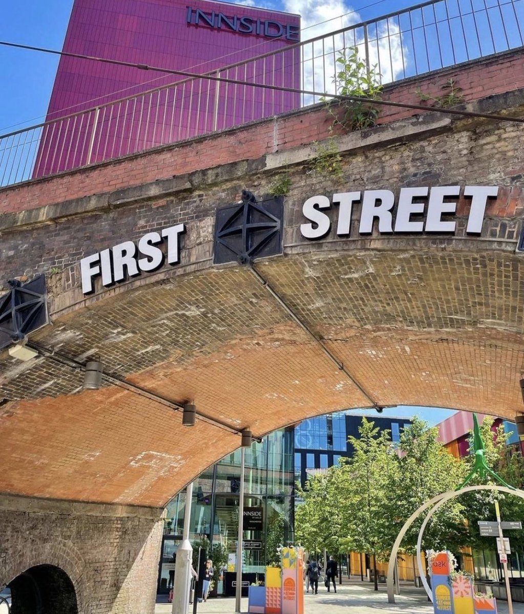 innsideuk's tweet photo. Beautiful day in the neighbourhood, a day to spend lunch and post-work cocktails on our secret suntrap terrace 🤫🌞 

#StayCurious
#INNSiDEMCR https://t.co/KZt1mhemIk