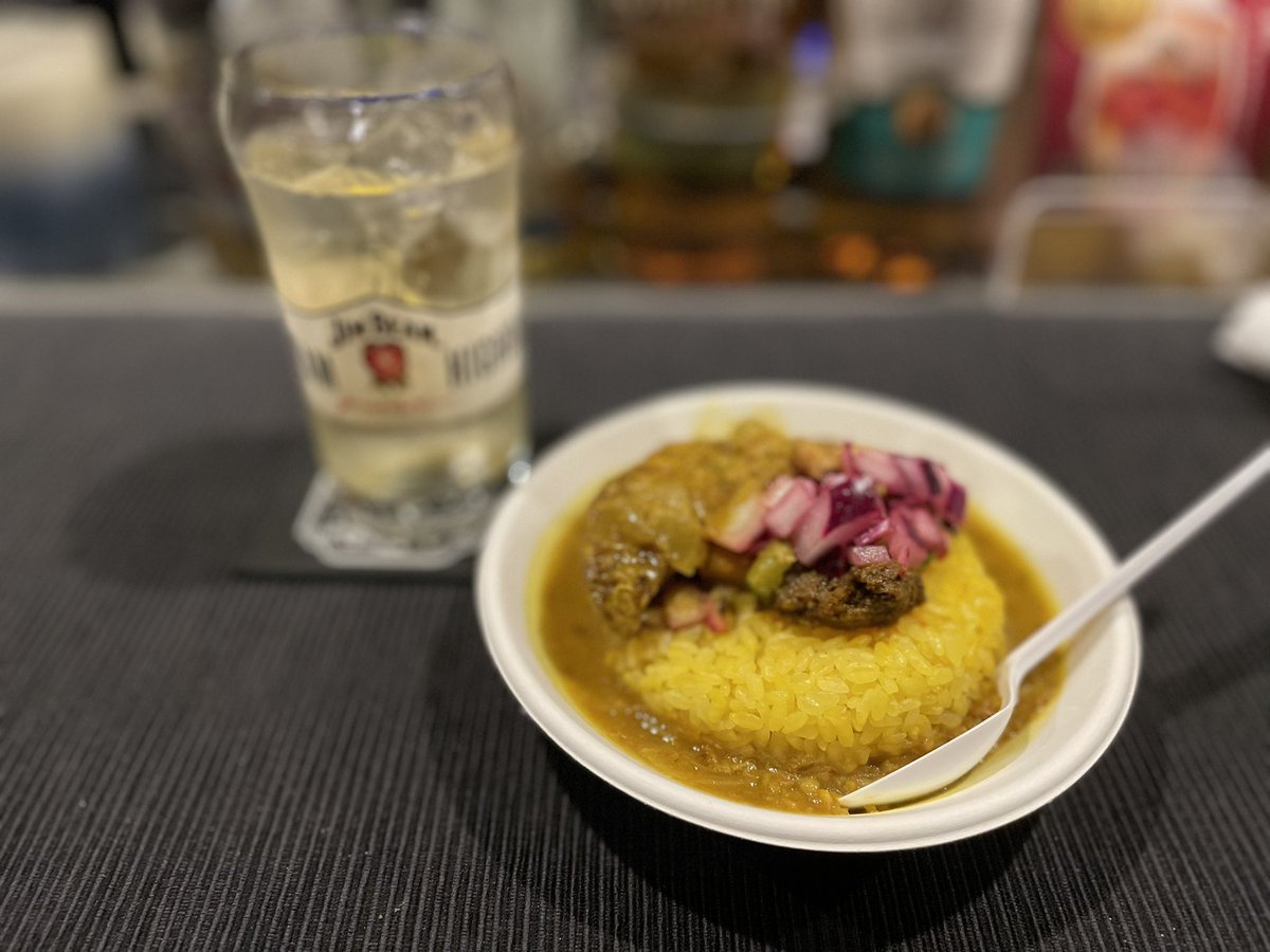 1005Nakahara's tweet photo. 本日の仙人カリーは!!!
ハーブウインナーと豆のカリー
ハーブウィンナーとエベンガルの佃煮を使った
ええ感じのカリーです✨
辛さ控えめ、辛さ増しOK!
でも私はノーマルの控えめで(笑)
今夜も美味い❤️
#BrightMoon #EntertainmentBar
#大阪市中央区 #東心斎橋
#心斎橋駅 #長堀橋駅 https://t.co/gJp2AVBt8q