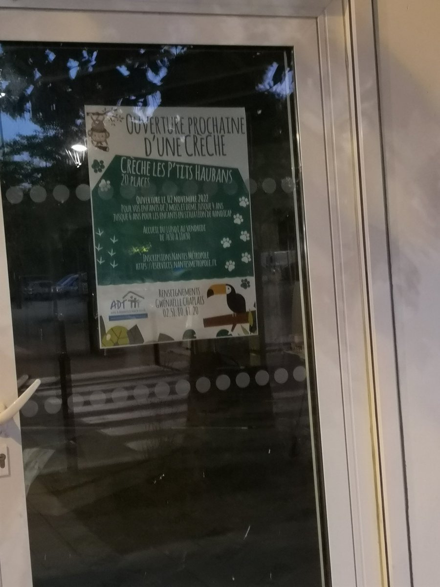 ClownYeswe's tweet photo. Bonjour @plangloiss,

La future crèche Rue d'Angleterre (Malakoff) n'est même pas ouverte, qu'elle est déjà prise pour cible !

Des vitres pare-balles sont-elles prévues pour protéger les bambins ?
Cette rue est notoirement connue pour être un stand de tir ! https://t.co/M3e8TDmaHz