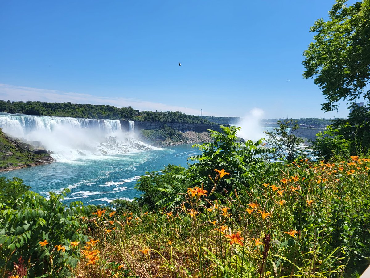 Lindakx947's tweet image. This never gets old.  A beautiful escape this weekend.  What attraction will you never tire of?  @NiagaraFalls #naturesbeauty #spectacularviews