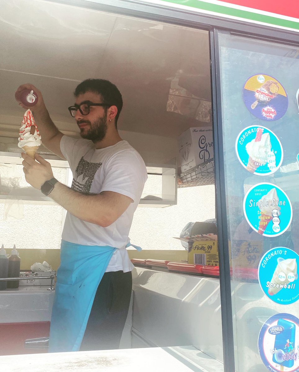 ShredallSDS's tweet photo. 👀 I SPY ICE-CREAM
The #coronatobros delivered refreshing #icecream and #lollies to HQ this lunchtime for the team to enjoy. 🍦🕶☀️ #heatwave #gettinghotter #keeprefreshed https://t.co/xvfjBmF60u