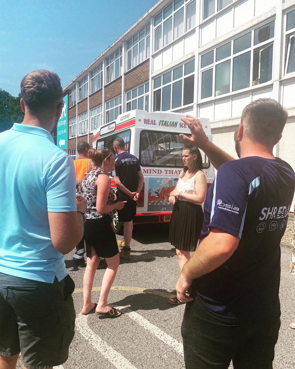 ShredallSDS's tweet photo. 👀 I SPY ICE-CREAM
The #coronatobros delivered refreshing #icecream and #lollies to HQ this lunchtime for the team to enjoy. 🍦🕶☀️ #heatwave #gettinghotter #keeprefreshed https://t.co/xvfjBmF60u