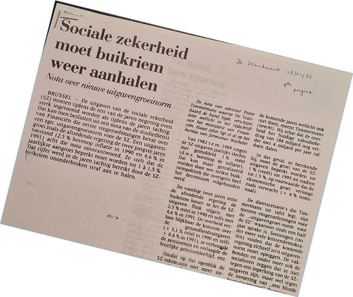 Op 2 januari 1992 verscheen er op de eerste pagina van <a href="/destandaard/">De Standaard</a> een artikel met als titel “Sociale zekerheid moet buikriem weer aanhalen”. Is er weinig veranderd? Een draadje 👇