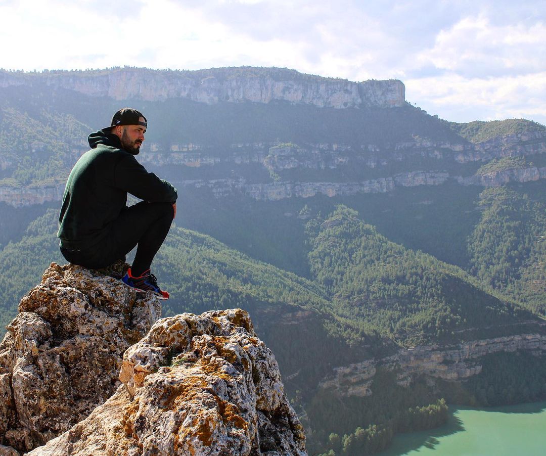 Desconecta al máximo desde el Castillo de Chirel 🏰. Foto: @diegomanzano_91

#ViveCortesdePallás #TurismoInterior #TurismoRural #ValleAyoraCofrentes #Naturaleza
