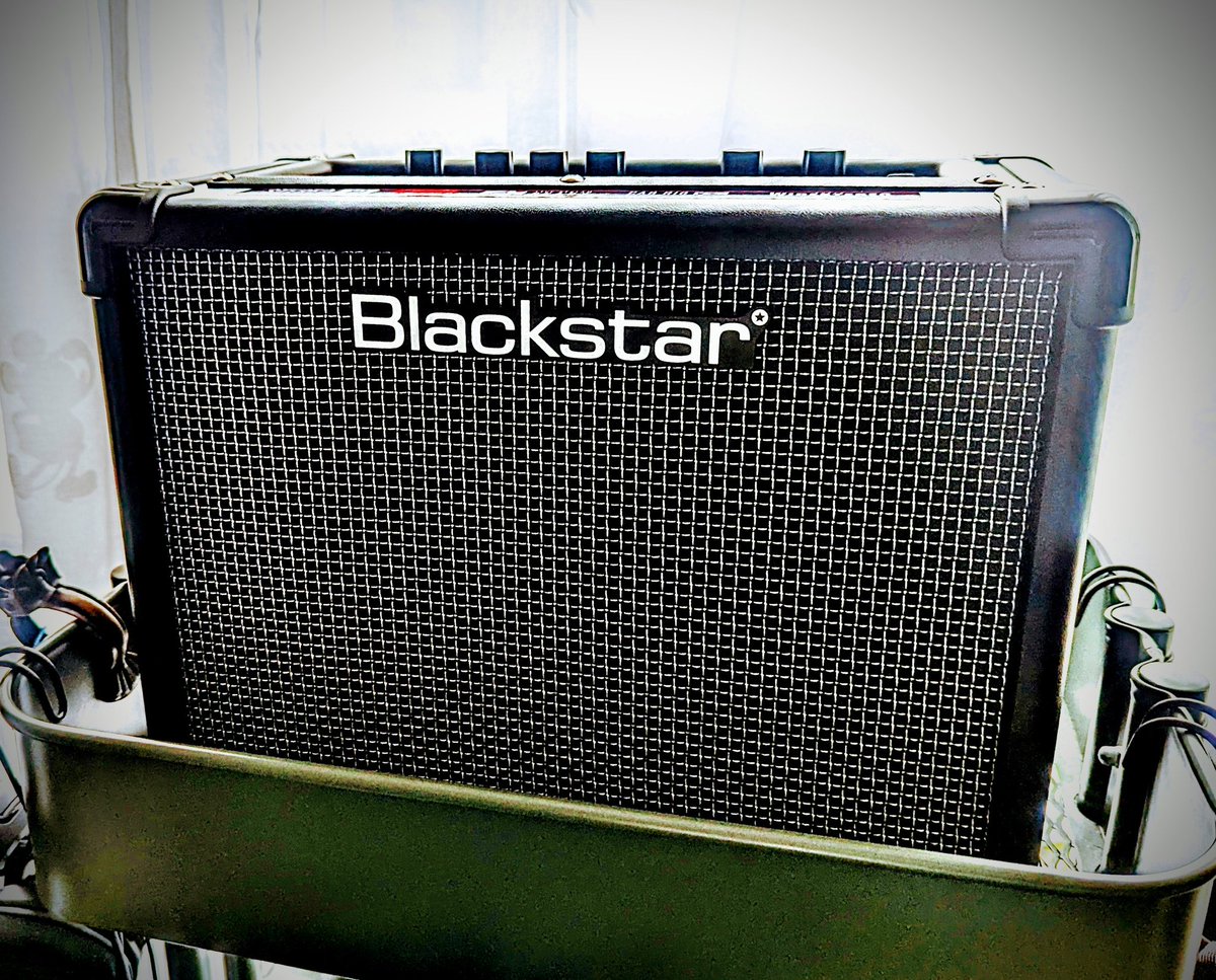 lenli_ring7526's tweet photo. ギターアンプ届いたー😆
Blackstarの公式さんからの支えもあり結局BLACKSTARのID:CORE V3 STEREO 10を購入いたしました!!👍
やっぱりアンプあったほうが
エレキギターは100倍楽しいわー✨
購入元(Amazon 購入ページ)→https://t.co/dRgxU28uGT
#エレキギター #Blackstar
#COREV3 #アンプ https://t.co/HphVc5OOWx