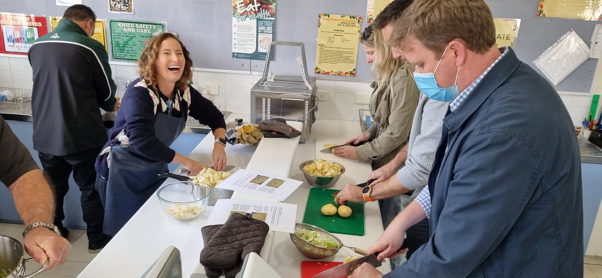 A great staff retreat today, exploring poverty of heart and mind to grow in hospitality. Also contributing our time to serving those in need at Tom Fisher House <a href="/VinniesAust/">@VinniesAustralia</a> <a href="/ServiteCollege/">Servite College</a>