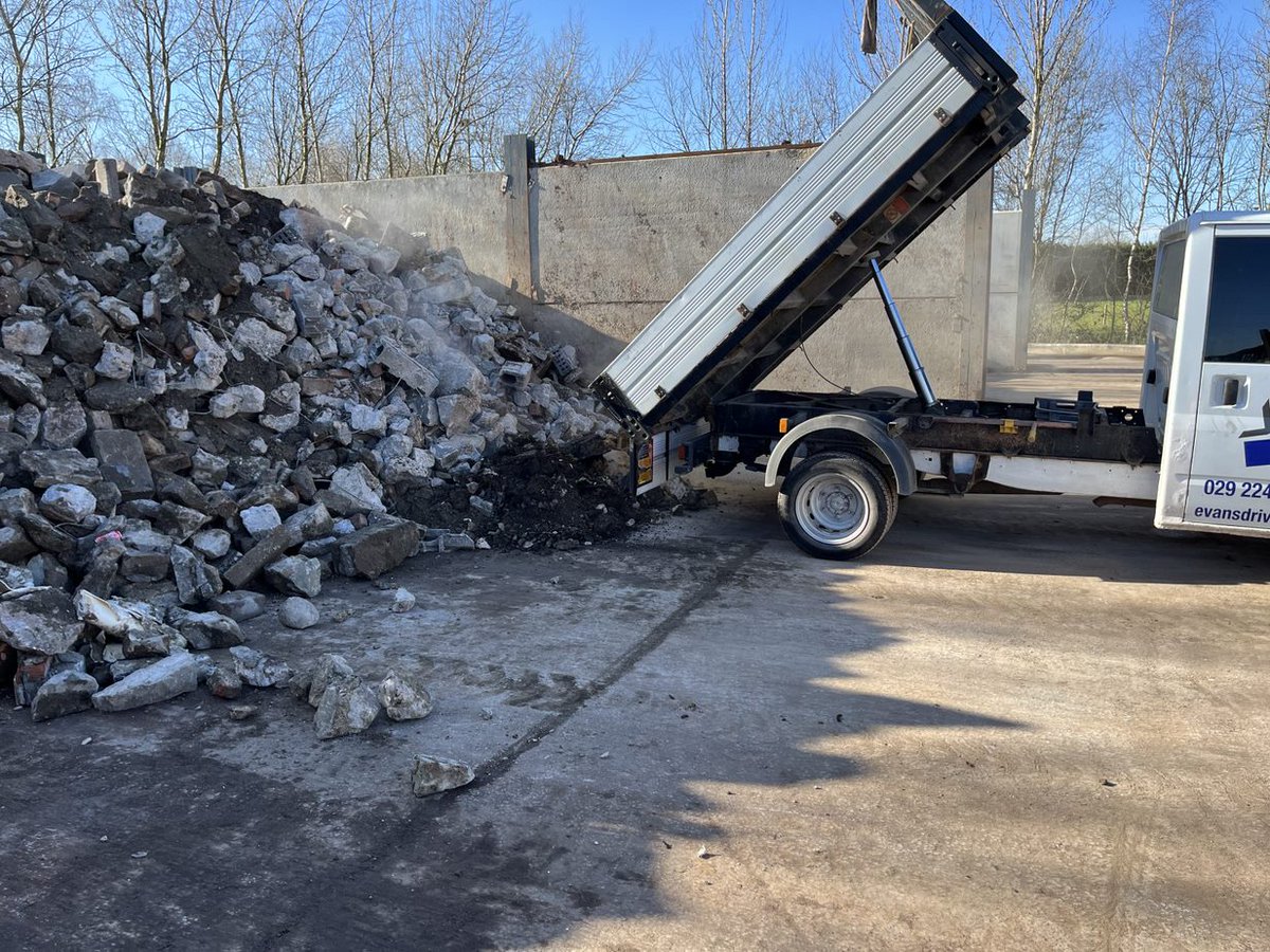 Come down to us and tip your waste! ♻️

📣We have a large, open tipping bay waitng for your to tip...
💰Prices start @ £40 a load (3.5t / Transit)

⭐Local, friendly and best service around.⭐

📍Newton Road, Rumney, CF3 2EJ