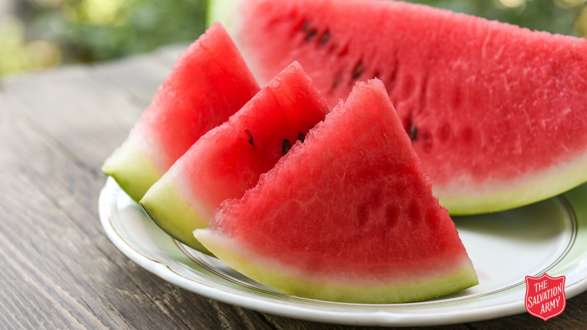 In York, our outreach team are handing out bottles of cold water and watermelon to rough sleepers. People are also being invited to come and sit in our drop-in centre during the day to keep cool. #UKHeatwave