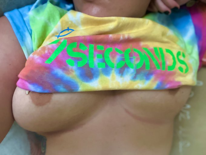 Favorite band T ever!!! Thanks for some queer representation! #sevenseconds #7seconds #hardcorepunk https://t<a href="/tag/hardcorepunk"class="tags"><span>#hardcorepunk</span></a><a href="/tag/7seconds"class="tags"><span>#7seconds</span></a><a href="/tag/sevenseconds"class="tags"><span>#sevenseconds</span></a>