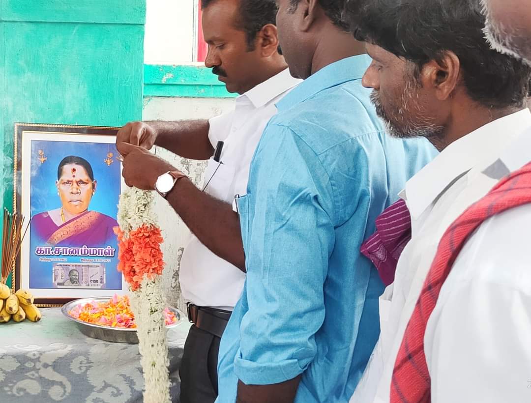 Puratchi82's tweet photo. நீலப்புலிகள் இயக்கத்தின் மாநில துணை பொதுச்செயலாளர் சகோதரர் ரமேஷ் குமார் அவர்களின் சின்னம்மா, மற்றும் ராஜசேகர் அவர்களின் தாய்  சானம்மாள் அவர்களின் படத்திறப்பு விழாவில் இன்றைய தினம் 18.7.22 கலந்து கொண்டு,  படத்தினை திறந்து வைத்து இயக்கத் தோழர்களுடன் நீல வணக்கம் செலுத்திய போது.. https://t.co/UWX1T0jCWI