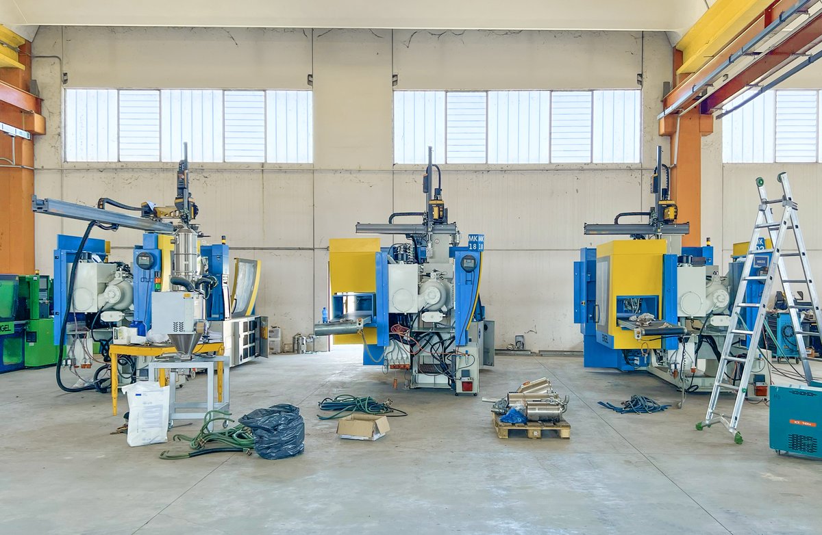 Our factory is being born day by day. We're so proud of our guys who are working hard to make the BAZZA project a reality.
It's great to see how an old abandoned shed is becoming our factory. We can't wait to share the launch if our brand with you. 
#bazza #thelightlife #business