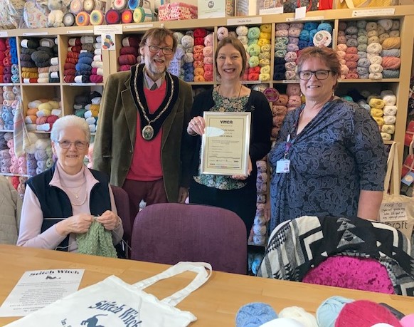 Congratulations to Stitch Witch and Nice & Naughty Cafe Bistro in Market Rasen who have been recognised for their 'age friendly' customer service 🙌 lovelincolnshirewolds.com/inspiration/po… @YMCALincs @WestLindseyDC