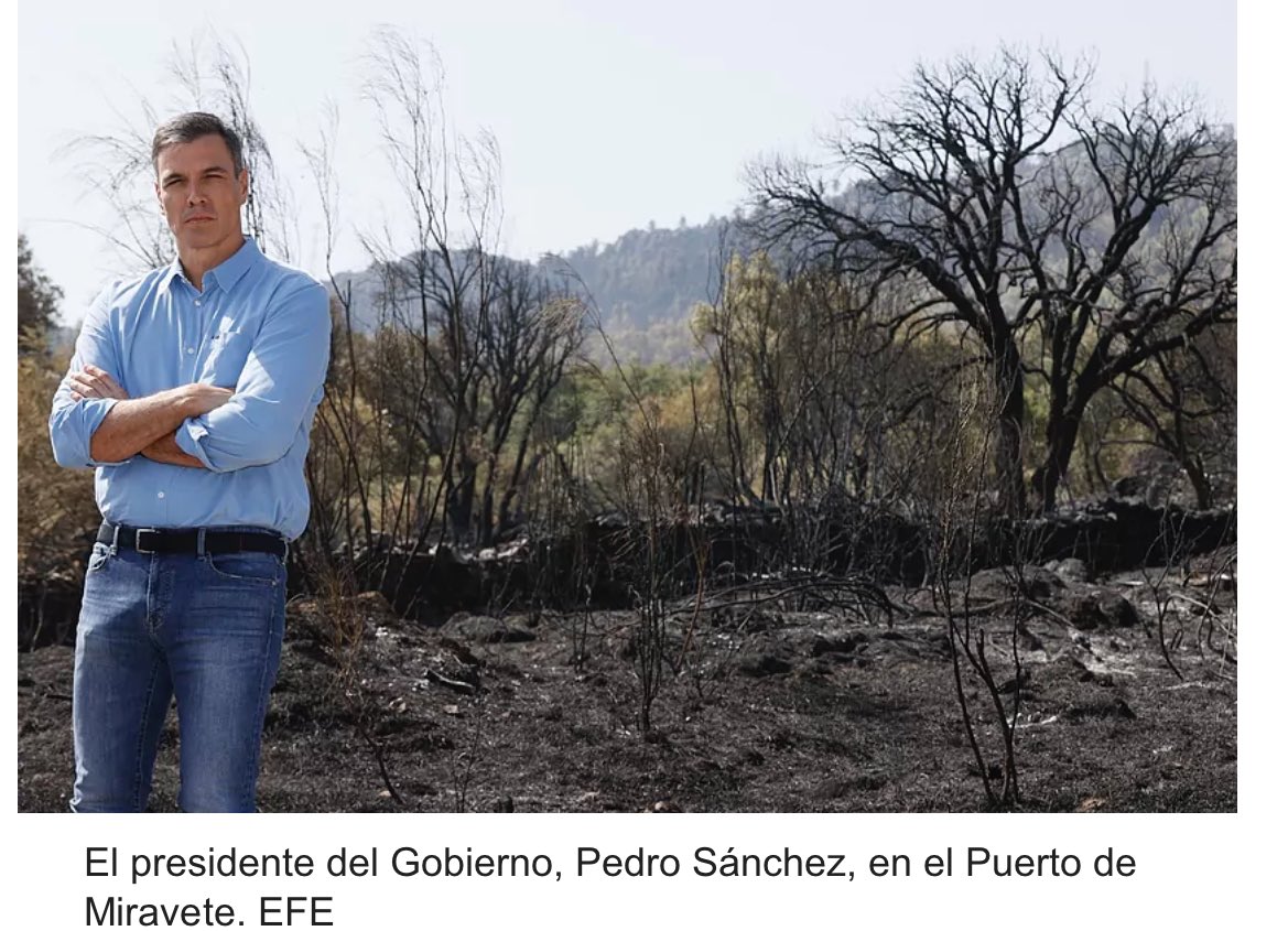 rosadiezglez's tweet image. La simbología de la foto es brutal: España arrasada y él posando.