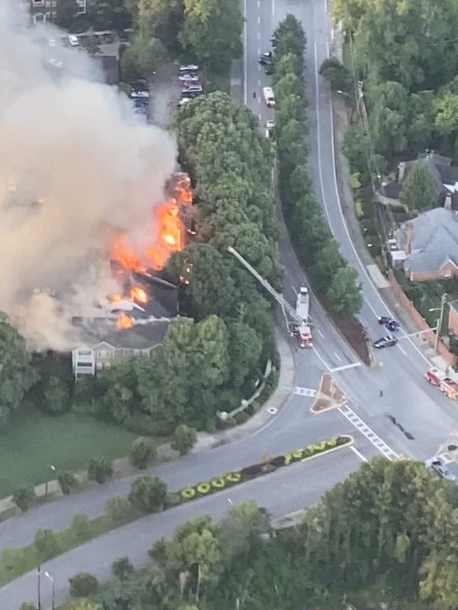 Roxboro Rd closed south E. Paces Ferry as fire crews go at this apartment fire from the backside now. It has spread to multiple units and the smoke is now thicker here in Brookhaven, near Buckhead. #ATLtraffic <a href="/BrookhavenGaPD/">Brookhaven Police</a> <a href="/WSBTraffic/">Triple Team Traffic</a>