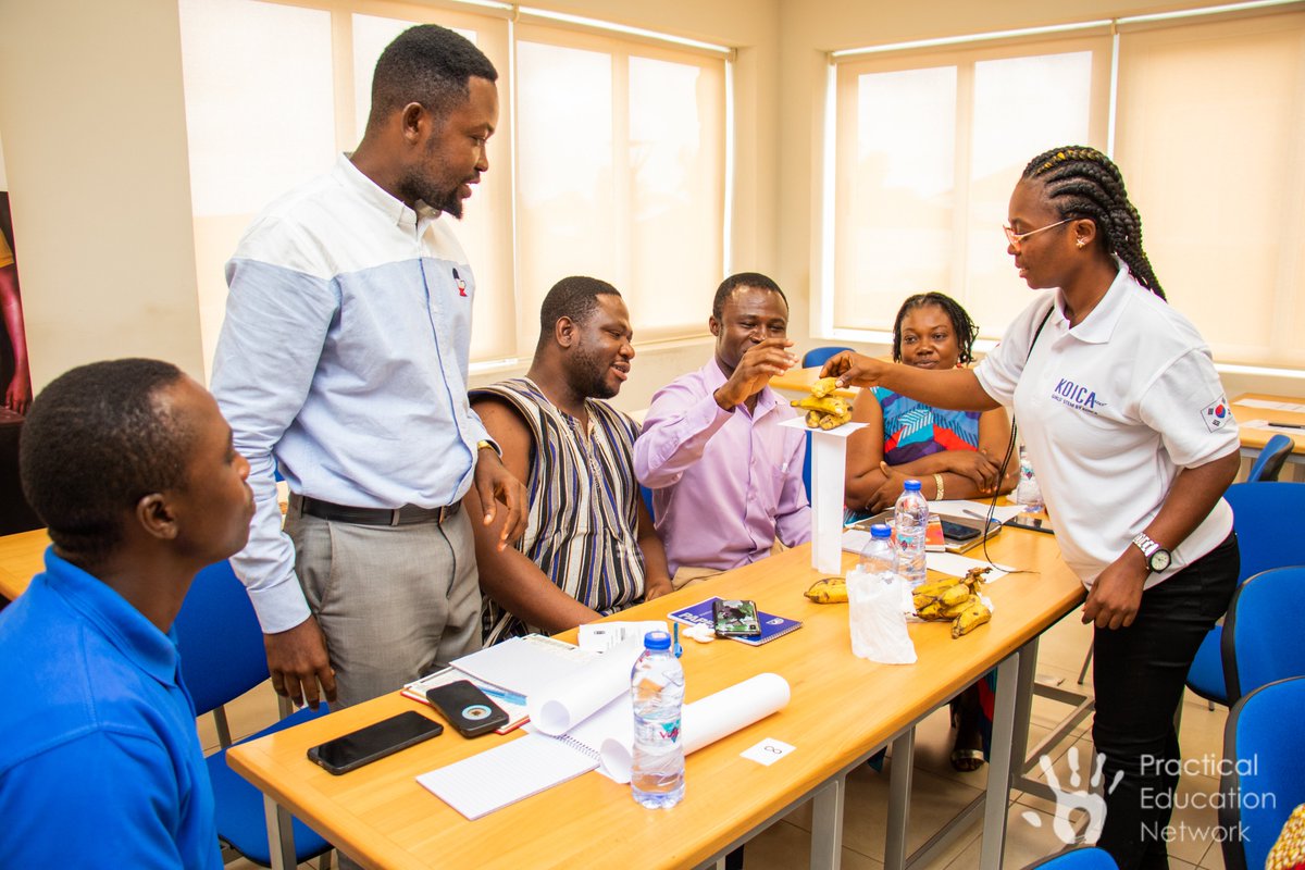 PEN_ed's tweet photo. #HappeningNow! 26 science teachers from #schools around the Berekuso area in the Akuapim South Municipality in the Eastern Region undergoing training in hands-on #STEM pedagogies using locally available materials. 
#STEMeducation #LocalMaterials #HandsOnMindsUp #teachers #science https://t.co/RvkoQvSBY7