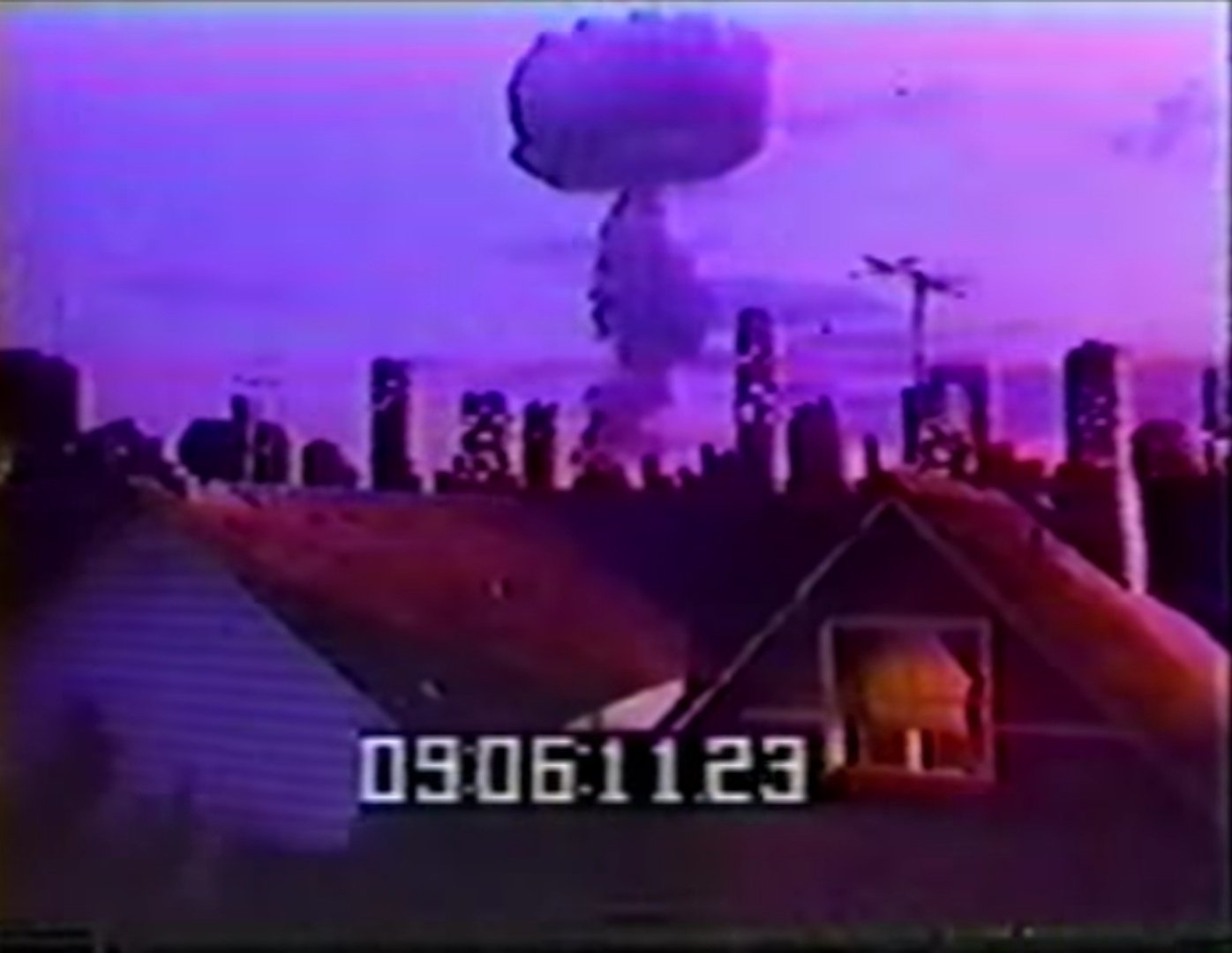 تويتر ネズミツオ على تويتر フォロワーさんと話題にしてた バタリアン 粗編集の別エンディング 全篇フルでアップされていた大元は削除されましたけど ハイライトまとめてる人がいました 陸軍が再びドラム缶に封印した死体を積載した貨車はサウスダコタの廃線跡