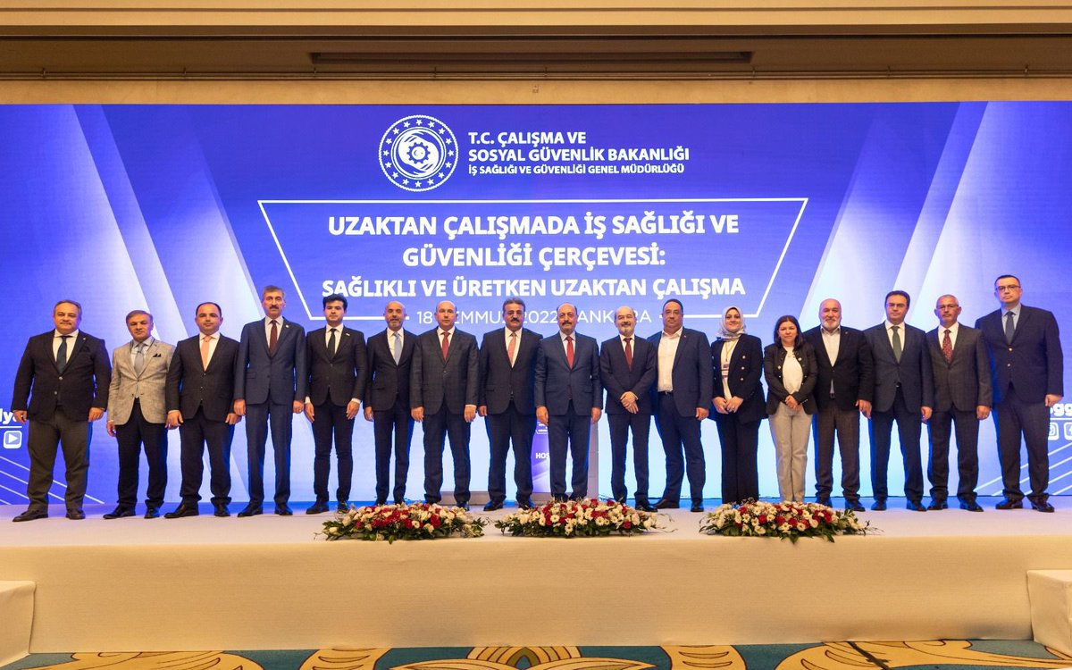 vedatbilgn's tweet photo. İnsan sağlığının çalışma süreci içinde korunmasını sağlamanın en önemli görevimiz olduğunun farkındayız. Pandemi ile hayatımıza giren yeni çalışma modellerinin getirdiği imkanları bu bağlamda değerlendirip emekçinin hak ve hukukunu güvence altına almak öncelikli meselemizdir. https://t.co/Tg2i7XlpfW