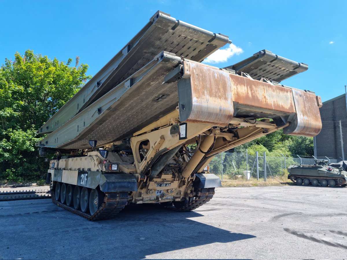 armycmc's tweet photo. Here is a photo of the impressive Titan Bridge Launcher soaking up some rays on this scorcher of a Monday! 

#Titan #armouredfightingvehicle #bridge #bridgelayer #bridgelauncher #army #bovington #scorcher #heatwave #staysafe #mondaymotivation https://t.co/BR1JjXy9sm