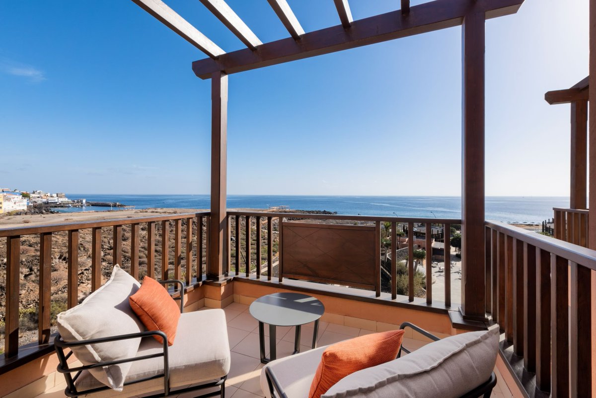 El hotel #BarcelóTenerife 5*, ubicado en primera línea de mar y junto a la Reserva Ambiental de San Blas, reabre sus puertas tras una reforma completa de habitaciones y zonas comunes que ha supuesto una inversión de 8,6 millones de euros. brclo.com/3Ougywx