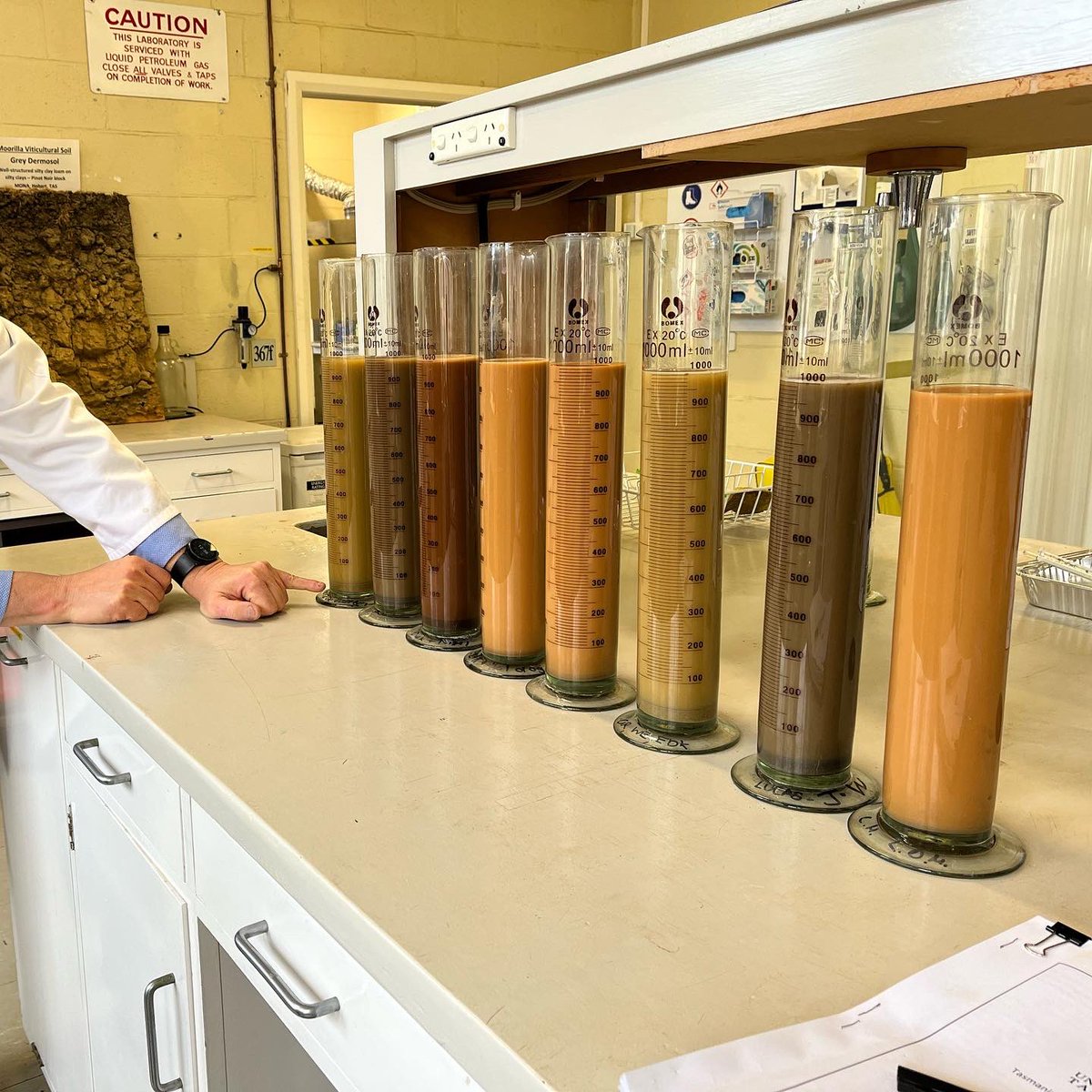 btdasnz's tweet photo. Some of the recent joys of soil science learning in the lab and field. #hydrometer #soilcore #dirt #soiltexture #teaching #learning https://t.co/o6MzdMAuDU