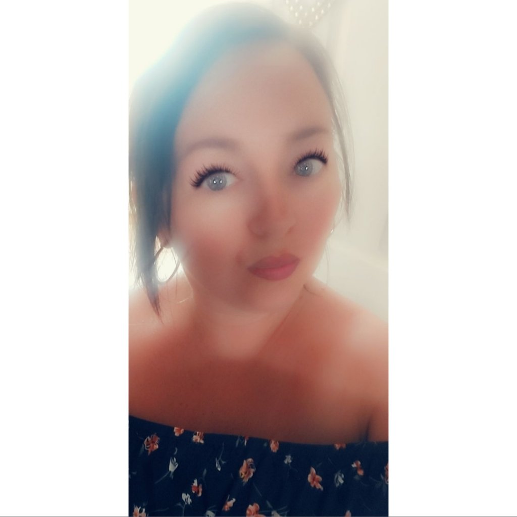 jojoweb1981's tweet photo. Proper British not handling this heat 😓😥 https://t.co/1b3aZx8bHg