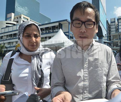 Daddylishes's tweet photo. Pelawak hina Islam berjaya raise RM40k dana ikat jamin. Dengan bantuan siapa? Bantuan Lawyers for Liberty yg pro DAP. Siapa di belakang Lawyers For Liberty? L@theefa Koyak, high priestess of PH dan Eric P@ulsen si penghina Islam tegar. Terkejut? Tidak langsung. https://t.co/wwowOI3GH6