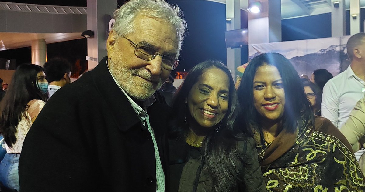 #EstamosEnMerida|  ⛰️
comenzó la celebración del 18 Festival del Cine Venezolano!!

En 📸  así transcurrió la inaguración del FCV desde el teleferico #Mukumbarí  <a href="/VillegasPoljak/">Ernesto Villegas Poljak</a>
<a href="/minculturave/">Ministerio del Poder Popular para la Cultura</a> 
<a href="/CarlosAzpurua/">Carlos Azpúrua</a>