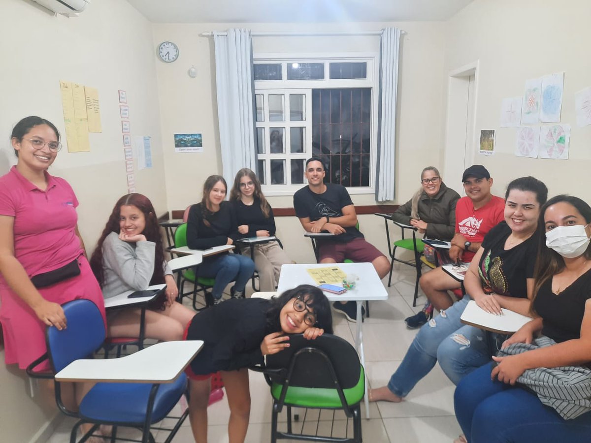 GlassSchool's tweet image. Turminha adorável de nossa teacher Maressa no semestre passado. 🥰

#tbt #LearningIsFun #StudyEnglish #AprendaInglês #CursodeInglês #ProgramaBilíngue #VitóriadaConquista #since1995