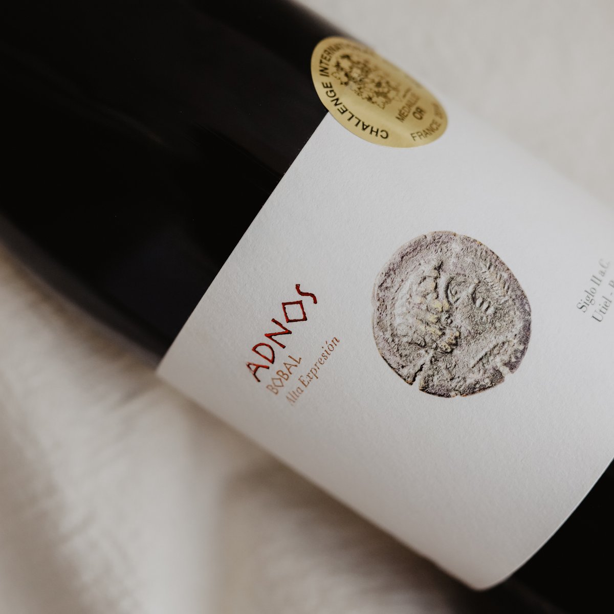 Bodegas_Covinas's tweet photo. Viticultura de supervivencia extrema en viñedo viejo de más de 70 años y perfectamente adaptado al terreno que nos arroja la sabiduría y la exclusividad de este vino, #Adnos, de un #BOBAL único.
@DOUtielRequena
https://t.co/mEPBYhLuB8 https://t.co/RJPnfDUJui
