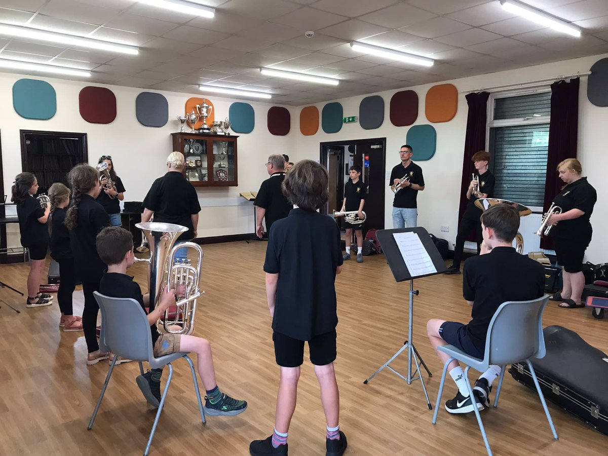 brassatbont1's tweet photo. Warm up time for our concert last night! https://t.co/hyIgIZvKEz