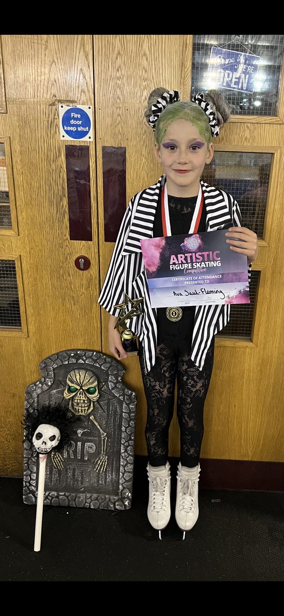 KerrySaul03's tweet photo. @StBernsPrimary so proud of Ava getting a 1st place in her artistic figure skating competition, her character was Beetlejuice 🥇🏆⛸🤍💚🖤 https://t.co/qMyeF0SfVw