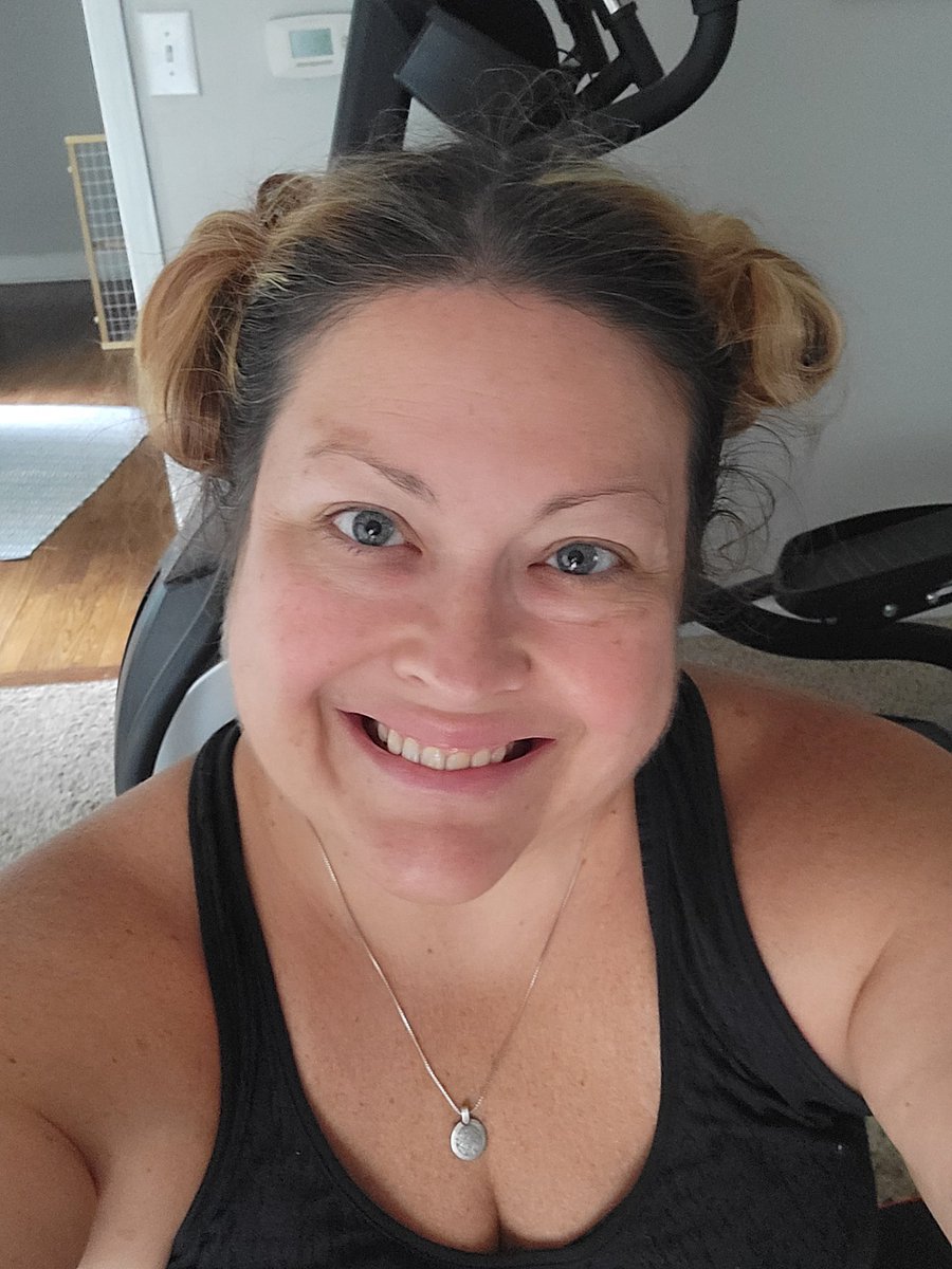 BeckyDollins's tweet photo. Forgot to post yesterday.  Day 17 of arms and abs challenge, all my exercises in the pool and ran laps in the pool.  Good workout! #beastmodebionicbeck #goals #noexcuses #imstrongenough #16seconds  @nkcs_wellness https://t.co/lPaFvieUQo