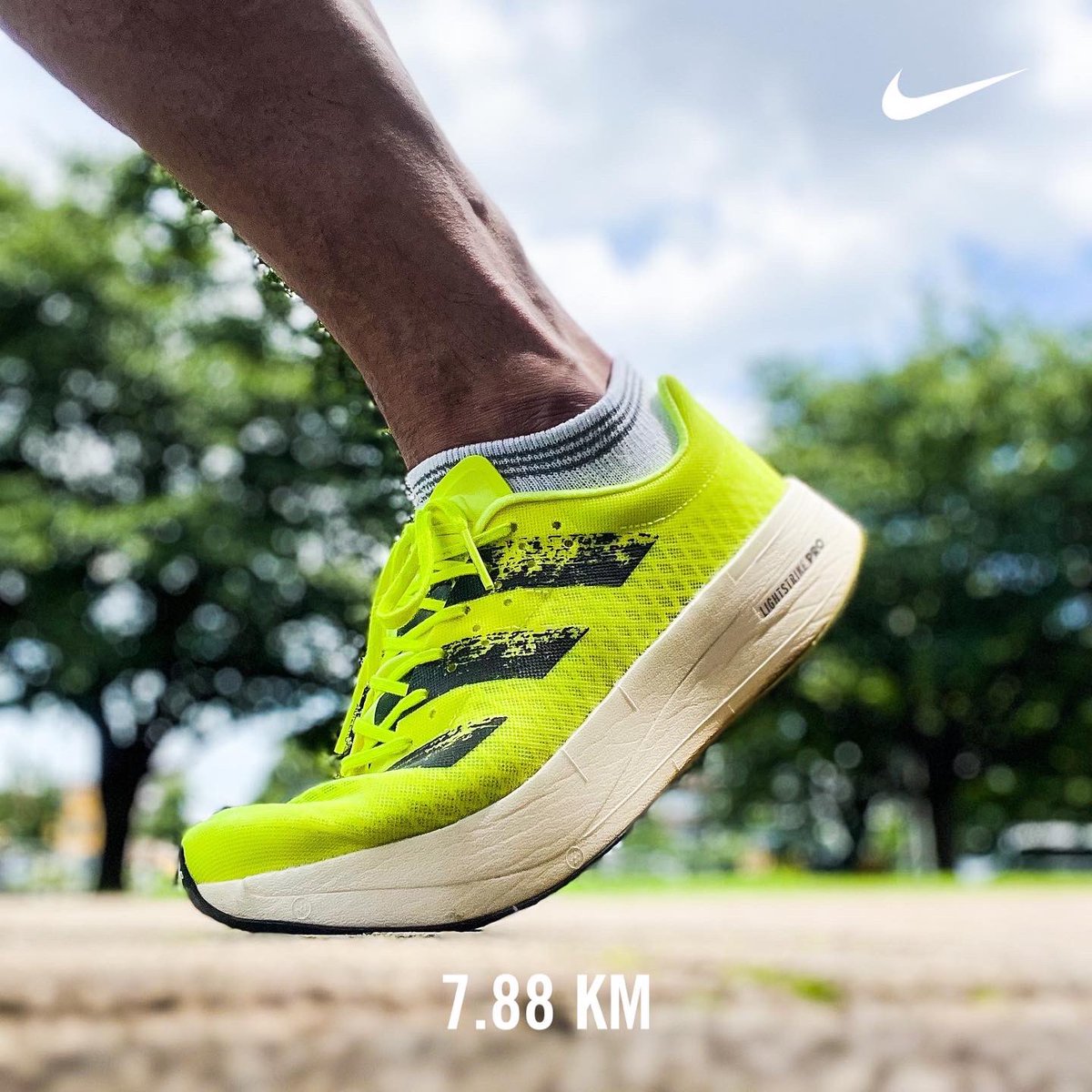 nadesign's tweet photo. 走るデザイナー
仕事の区切りのいいところで走りました。
I ran between work.
Today's #applemusic is #shogohamada
Ran 7.88 km with the #NRC
#adidas #adidasrunning #adizero #adizeroadiospro #JustDoIt #running #runner #runners #nikerunning #applewatch #beats #beatsfitpro https://t.co/abwDHdFHJf