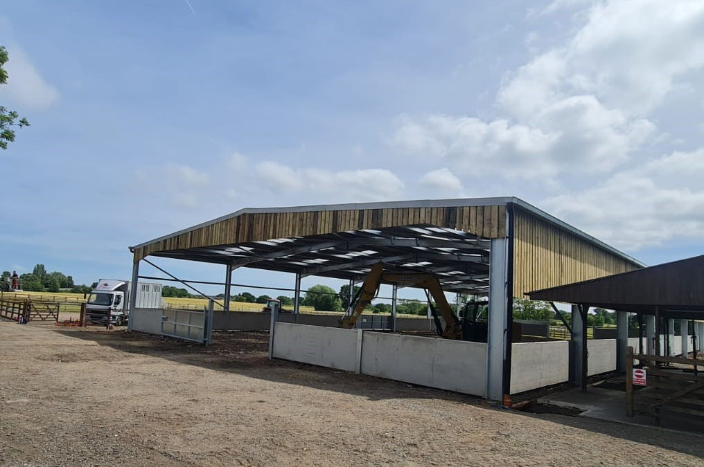 concretepanels's tweet photo. We supplied these 90mm thick concrete panels to a height of 1.2m for this 45m x 21m x 5.04m Riding Arena in Warrington, Cheshire.

Rapid lead times available!
Contact us today:
 📞01270 258076
 https://t.co/3DF9qUhNch
 📧sales@concretepanelsystems.co.uk
#concretepanels #concrete https://t.co/8tz5XhLG9d