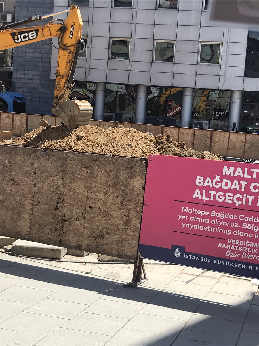 Maltepe meydan çalışmasında toz toprak içinde kaldık çalışma yapılırken su kullanma durumunuz yok mudur lütfen <a href="/MaltepeBelTr/">Maltepe Belediyesi</a> <a href="/ibbzabita/">İstanbul Büyükşehir Zabıta</a> <a href="/maltepe/">MALTEPE</a>