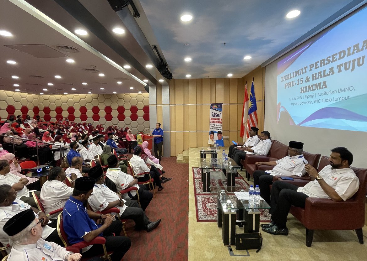 ahmadmaslan's tweet image. Ahad 17/7/22: Taklimat di #PWTC, Persediaan PRU15, Kongres India Muslim Malaysia (#KIMMA). 

Diharap #UMNO Bhg2 sentiasa bersama dgn KIMMA sebuah parti gabungan UMNO &amp;amp; Friends of BN dlm melaksana aktiviti2 dlm kws. Ahli KIMMA sekitar 146 ribu org, ditubuh 1976 &amp;amp; berumur 46 tahun.