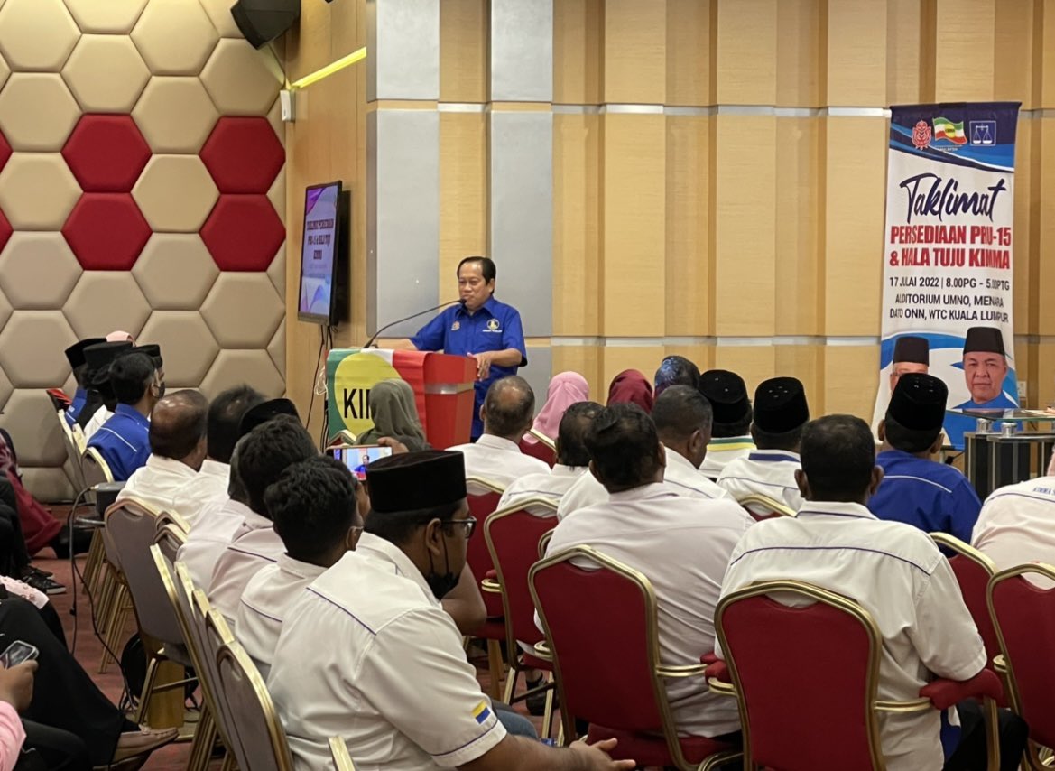 ahmadmaslan's tweet image. Ahad 17/7/22: Taklimat di #PWTC, Persediaan PRU15, Kongres India Muslim Malaysia (#KIMMA). 

Diharap #UMNO Bhg2 sentiasa bersama dgn KIMMA sebuah parti gabungan UMNO &amp;amp; Friends of BN dlm melaksana aktiviti2 dlm kws. Ahli KIMMA sekitar 146 ribu org, ditubuh 1976 &amp;amp; berumur 46 tahun.