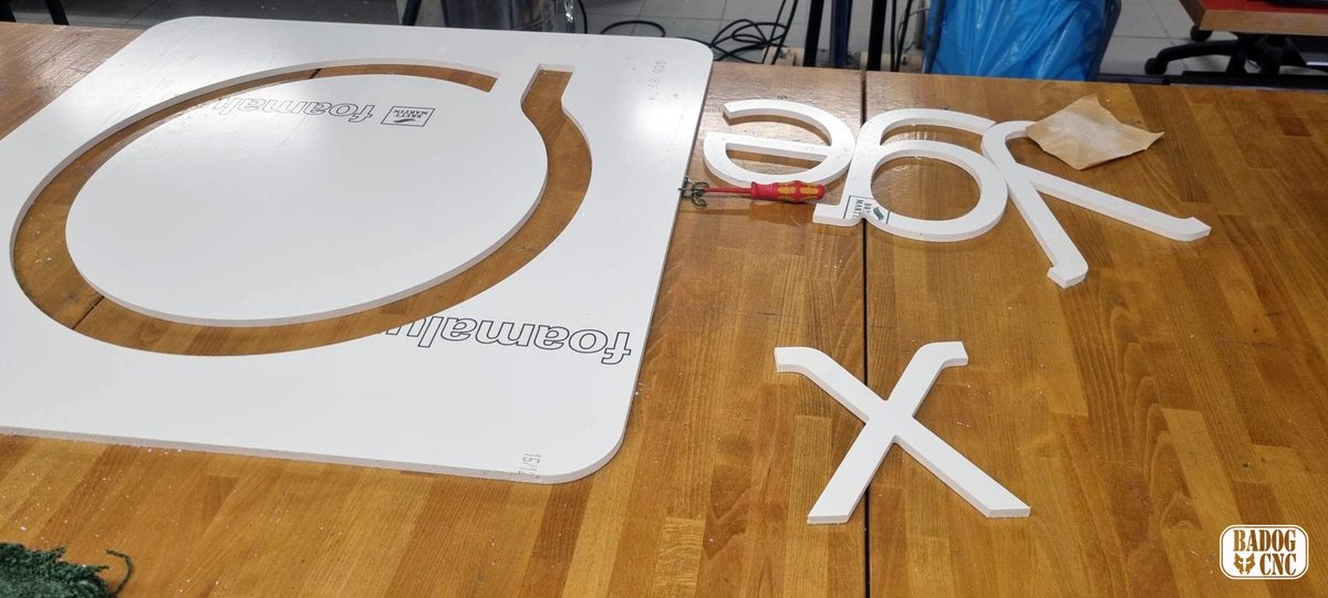 BadogCNC's tweet photo. Enseignes d'entreprise, décors de maison et autres. Fabriquez-les à l'aide de nos machines CNC respectueuses de l'environnement. Si vous avez des questions ou des projets en tête, vous pouvez nous envoyer un courriel à info [@] miy [.] ch. #Woodworking #Badog #sfcfcsg #CNC #Swiss https://t.co/gjM4vYHXLF