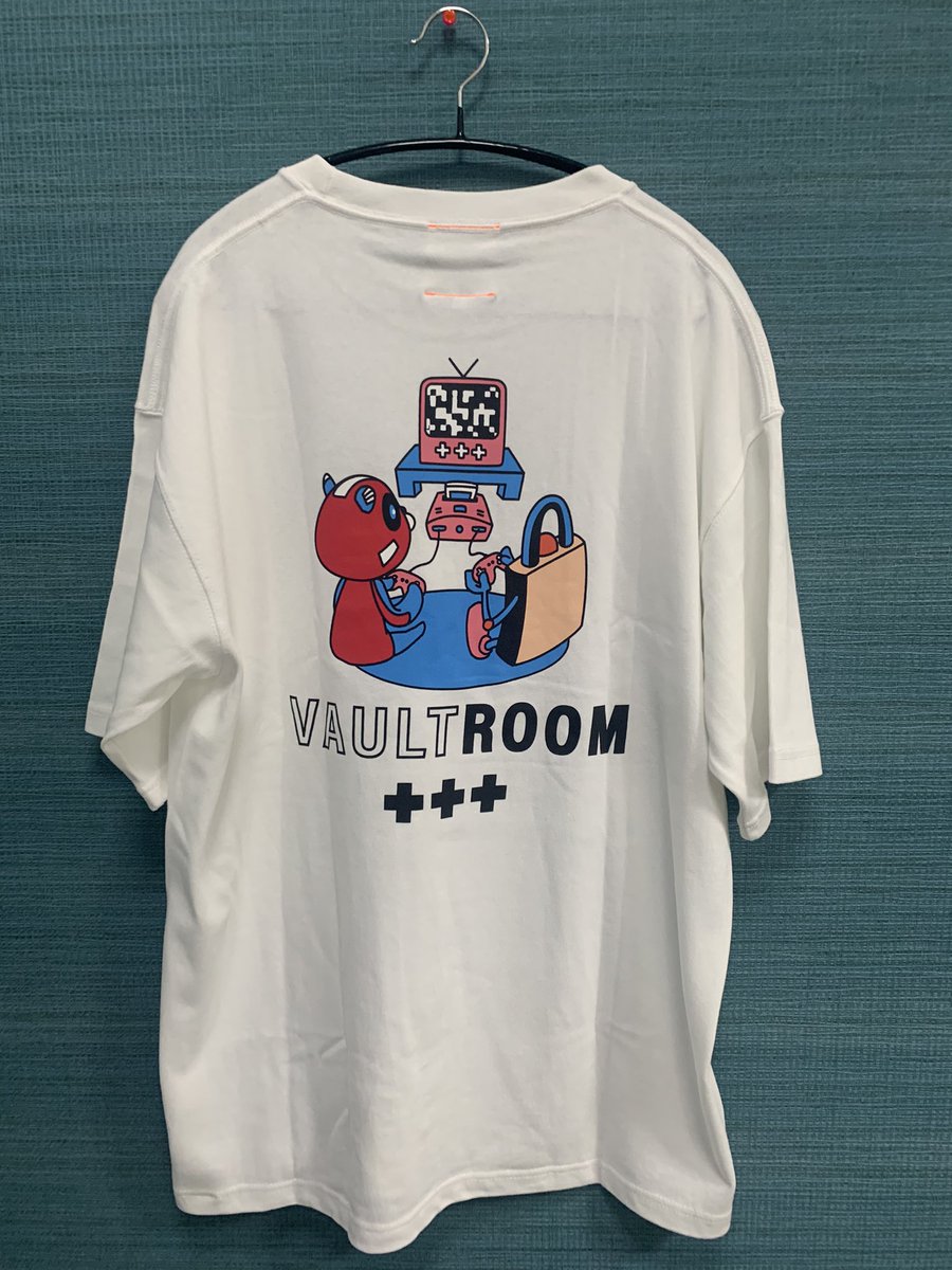 猫麦とろろ】Vault Roomコラボ tシャツ Mサイズ ステッカー付き