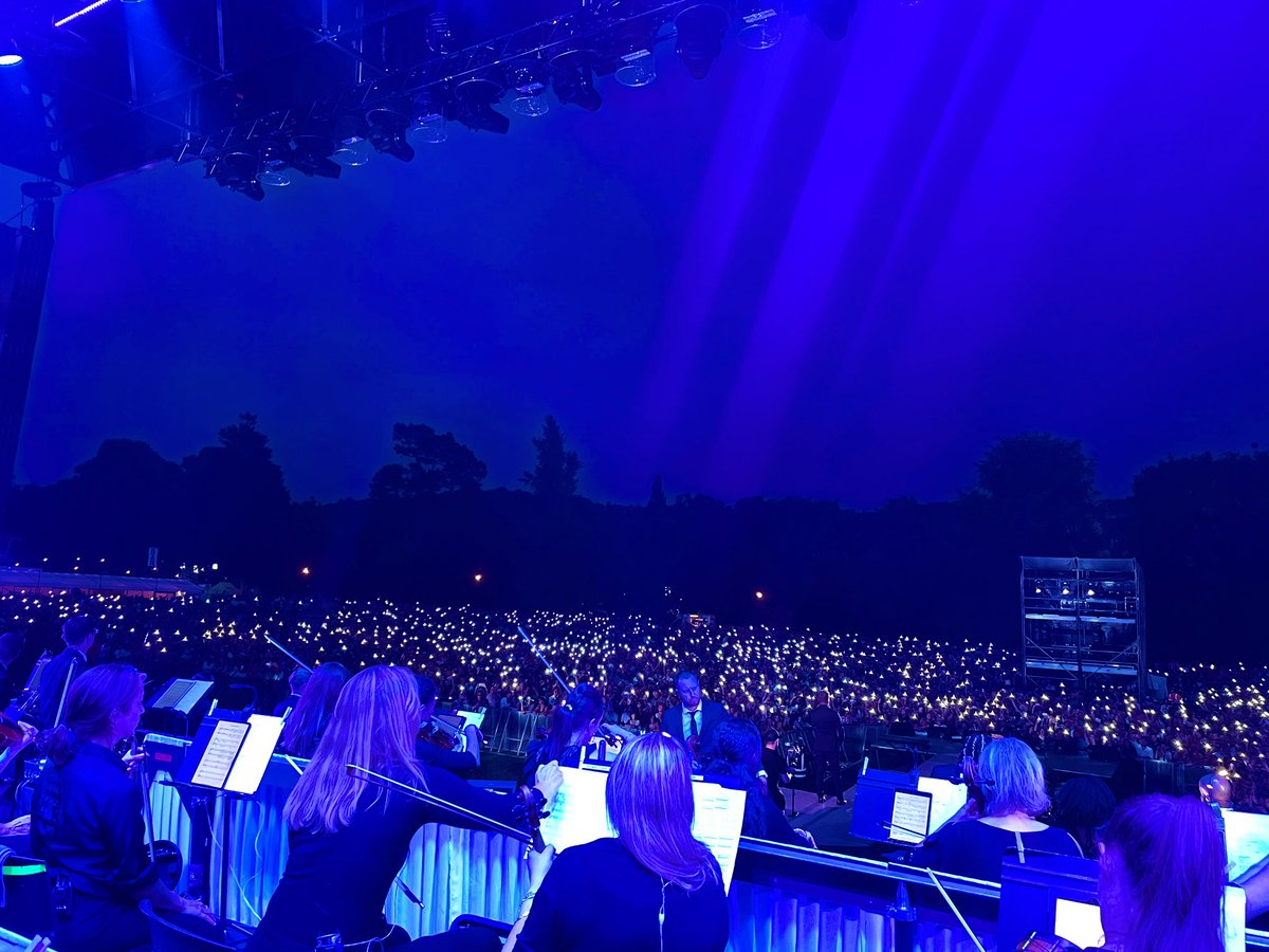 corey_music's tweet photo. Love it when the crowd light up the night ❤️@MichaelBuble   

Should be a nice warm one today @chewtonglen 🥵😂 https://t.co/XLILgcETxx