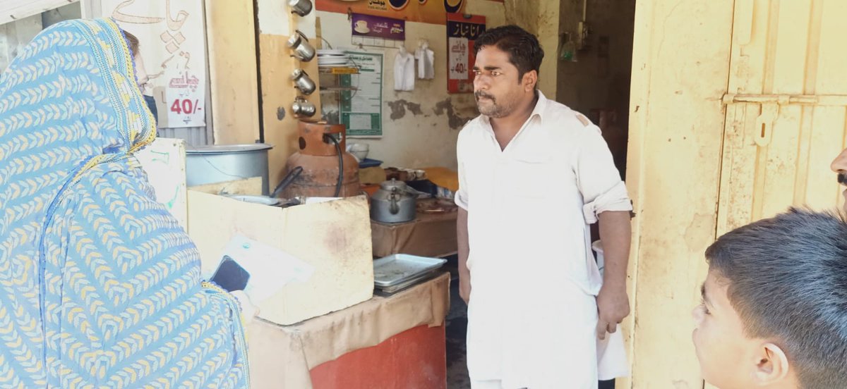 ADRandLPFASgd's tweet photo. By the directions of Worthy DG PFA @shoaibjadun, Assistant Director (R&amp;L) Sargodha visited Food Business Operators on 18-07-2022 and issued notices to expired license holders.
@shoaibjadun
@DGPFA
@PFAHQOfficial
@RandLPFA
@Ghafoor33438773 https://t.co/Ywz74SKrIU