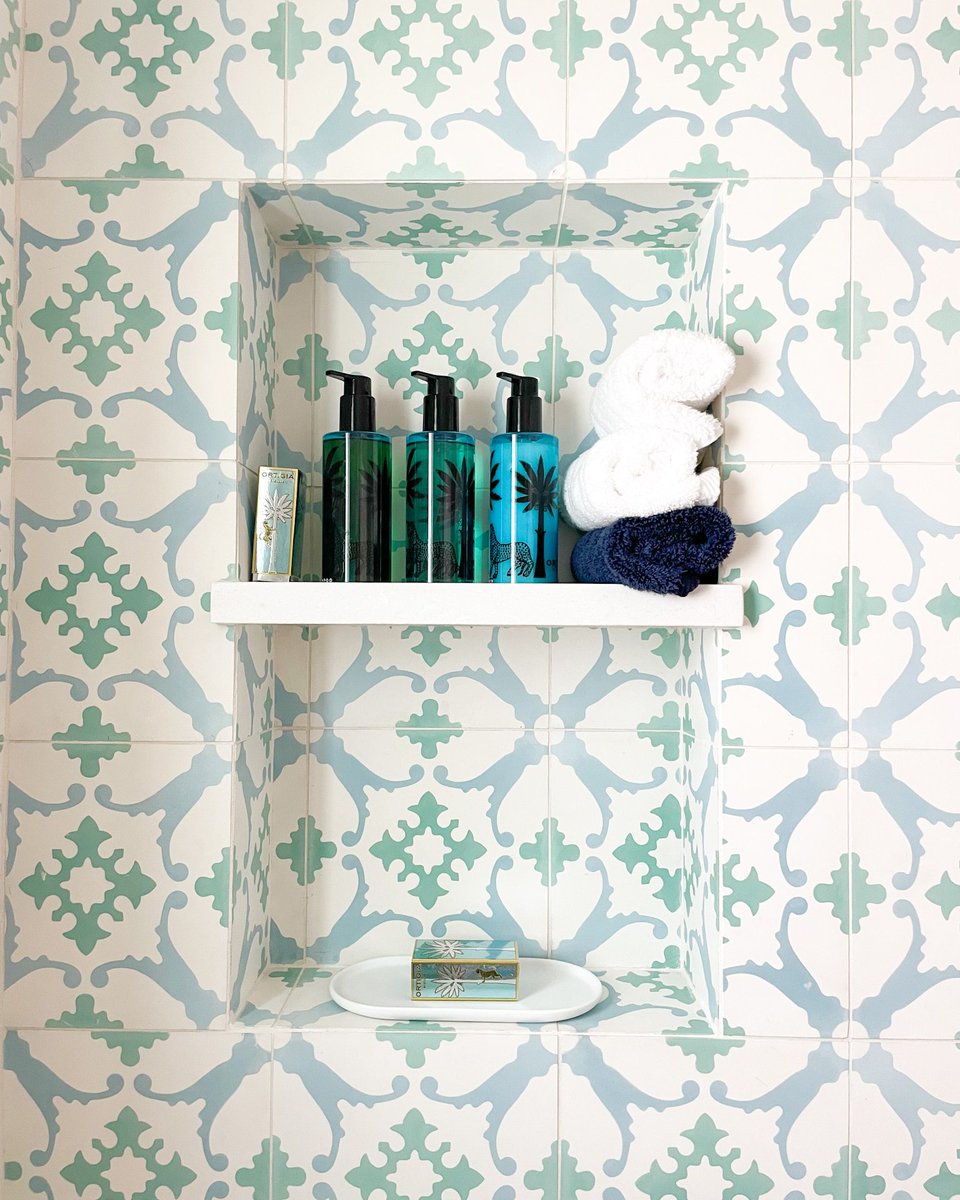 VillaLagoonTile's tweet photo. Love this closeup of our San Antonia Nassau cement tile from one of our favorite designers, @trishbeckerdesign.
#tilestyle #luxurystyle #cementtile #homedesign #designinspo #interiordesign #designinspiration #handcrafted #designgoals #patternaddict #designlife #flooring https://t.co/KtNjuZLb6J
